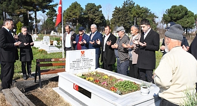 KAYMAKAM KAYABAŞI; 18 MART ŞEHİTLERİ ANMA GÜNÜ DOLAYISIYLA İLÇEMİZDEKİ ŞEHİT MEZARLIKLARI ZİYARET EDİLDİ