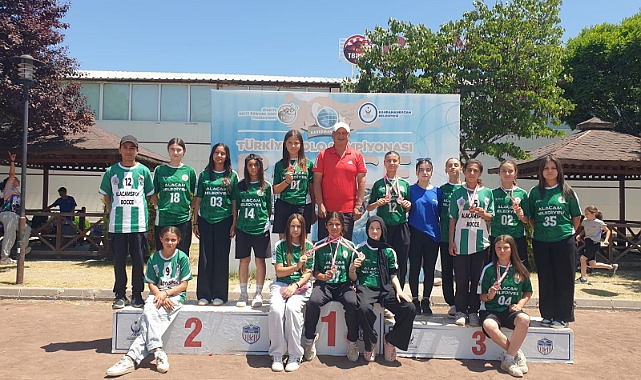 ALAÇAMSPOR ŞAMPİYONLUĞA DOYMUYOR