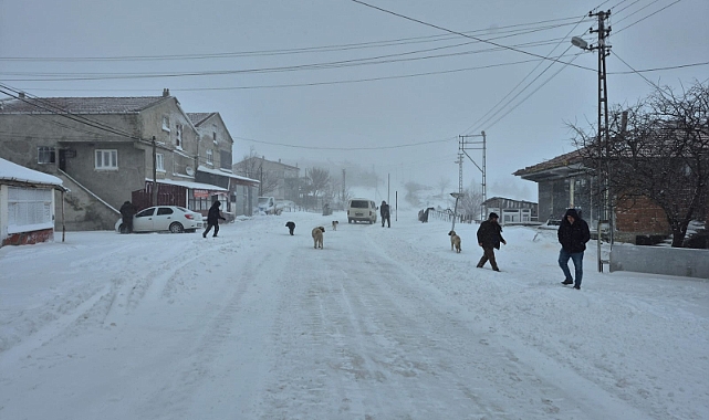 ALAÇAM’IN YÜKSEK KESİMLERİ BEYAZA BÜRÜNDÜ