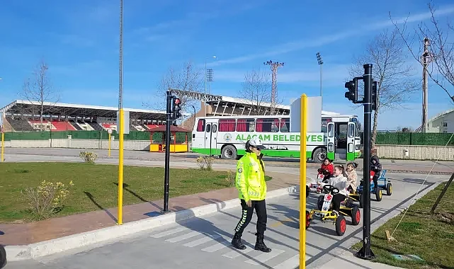 CUMHURİYET İLKOKULU ÖĞRENCİLERİNE TRAFİK EĞİTİMİ