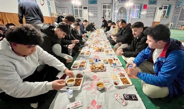 YAKAKENT'TE GENÇLER İFTAR PROGRAMINDA BİR ARAYA GELDİ