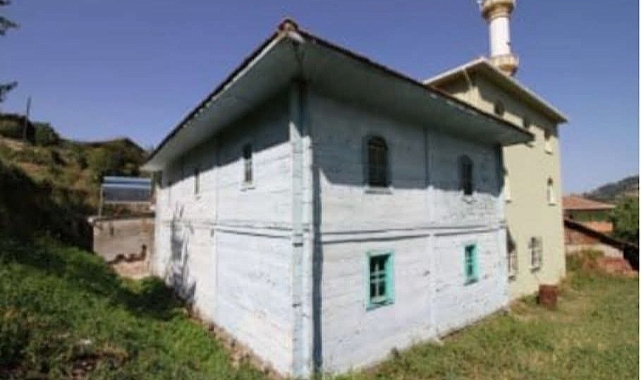 YAKAKENT’TE TARİHİ MİRAS: KARAABA CAMİİ ZAMANA DİRENİYOR