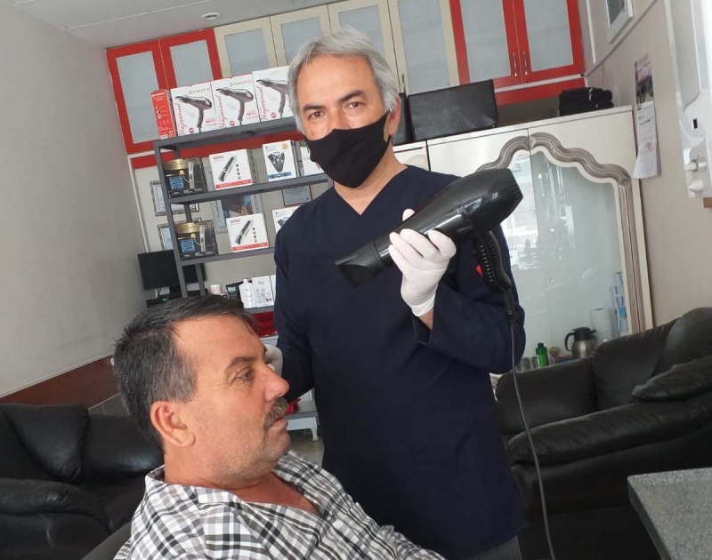 'YENİ NORMAL'İN İLK GÜNÜ! BERBER VE KUAFÖRLER BUGÜN AÇILDI